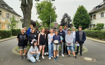 ProjektschülerInnen gedenken mit KooperationspartnerInnen der Deportation des Südstadtarchitekten Manfred Faber