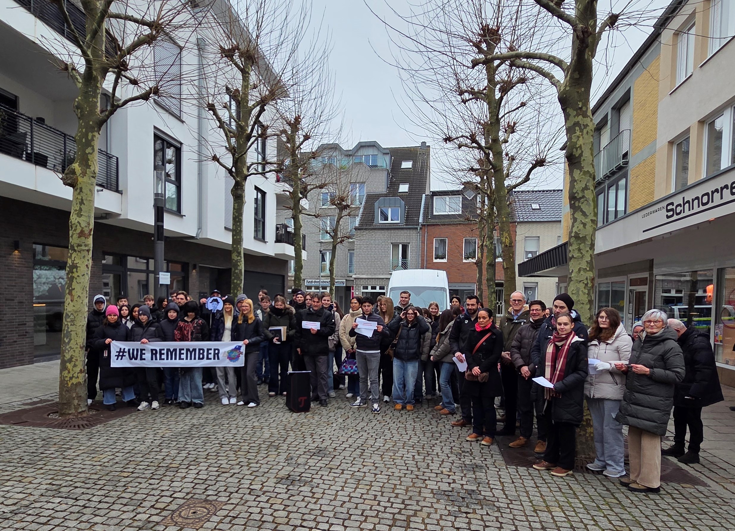 01 – Gruppenbild-Synagogenplatz